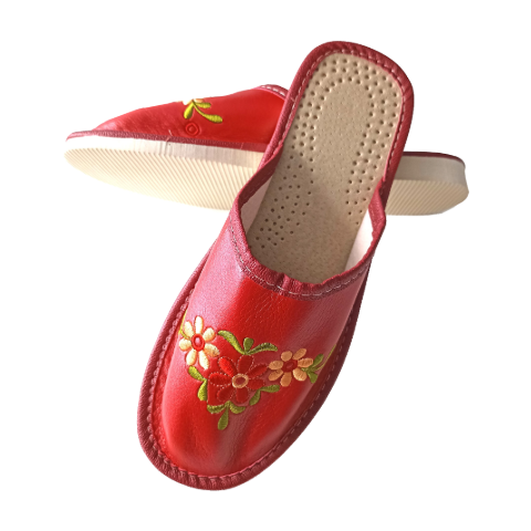 Closed toe slippers for women